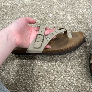 American eagle sandals